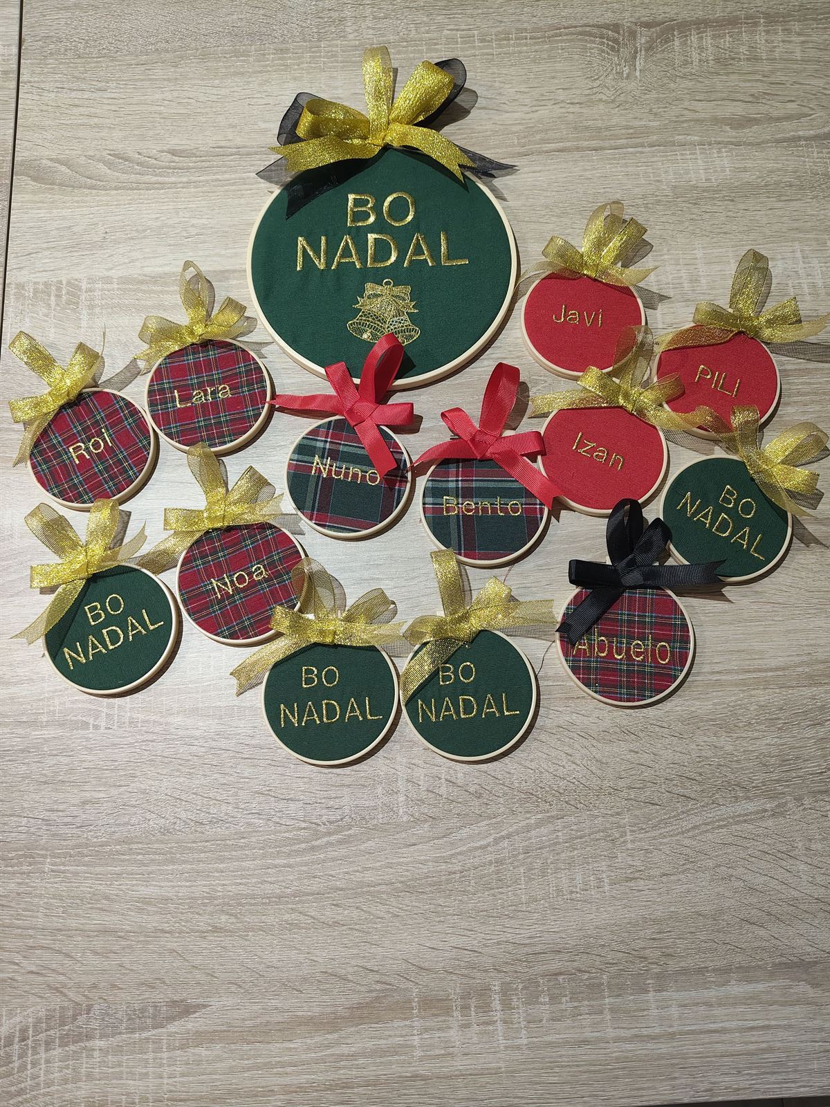 Bolas de Navidad Personalizadas Bordadas (9cm) – Bo Nadal Artesanal - Imagen 1