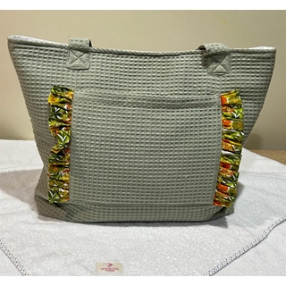 Bolsa Tote Bag Artesanal – Tejido Waffle Verde con Detalles Florales - Imagen 1