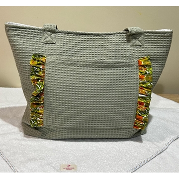 Bolsa Tote Bag Artesanal – Tejido Waffle Verde con Detalles Florales - Imagen 1