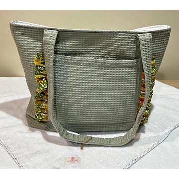 Bolsa Tote Bag Artesanal – Tejido Waffle Verde con Detalles Florales - Imagen 2