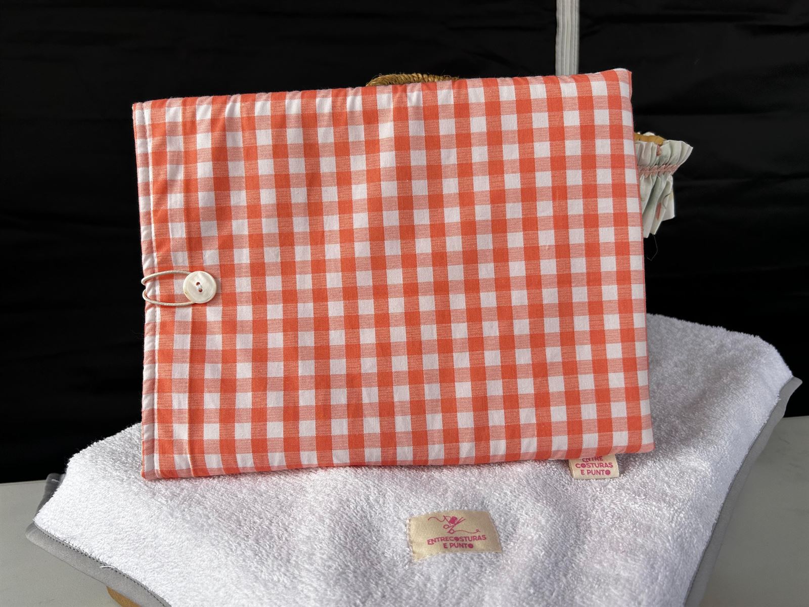 Funda Acolchada para Libros y Ebooks - Cuadros Vichy Coral - Imagen 1