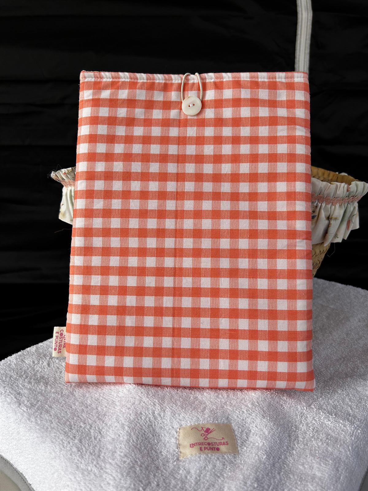 Funda Acolchada para Libros y Ebooks - Cuadros Vichy Coral - Imagen 2
