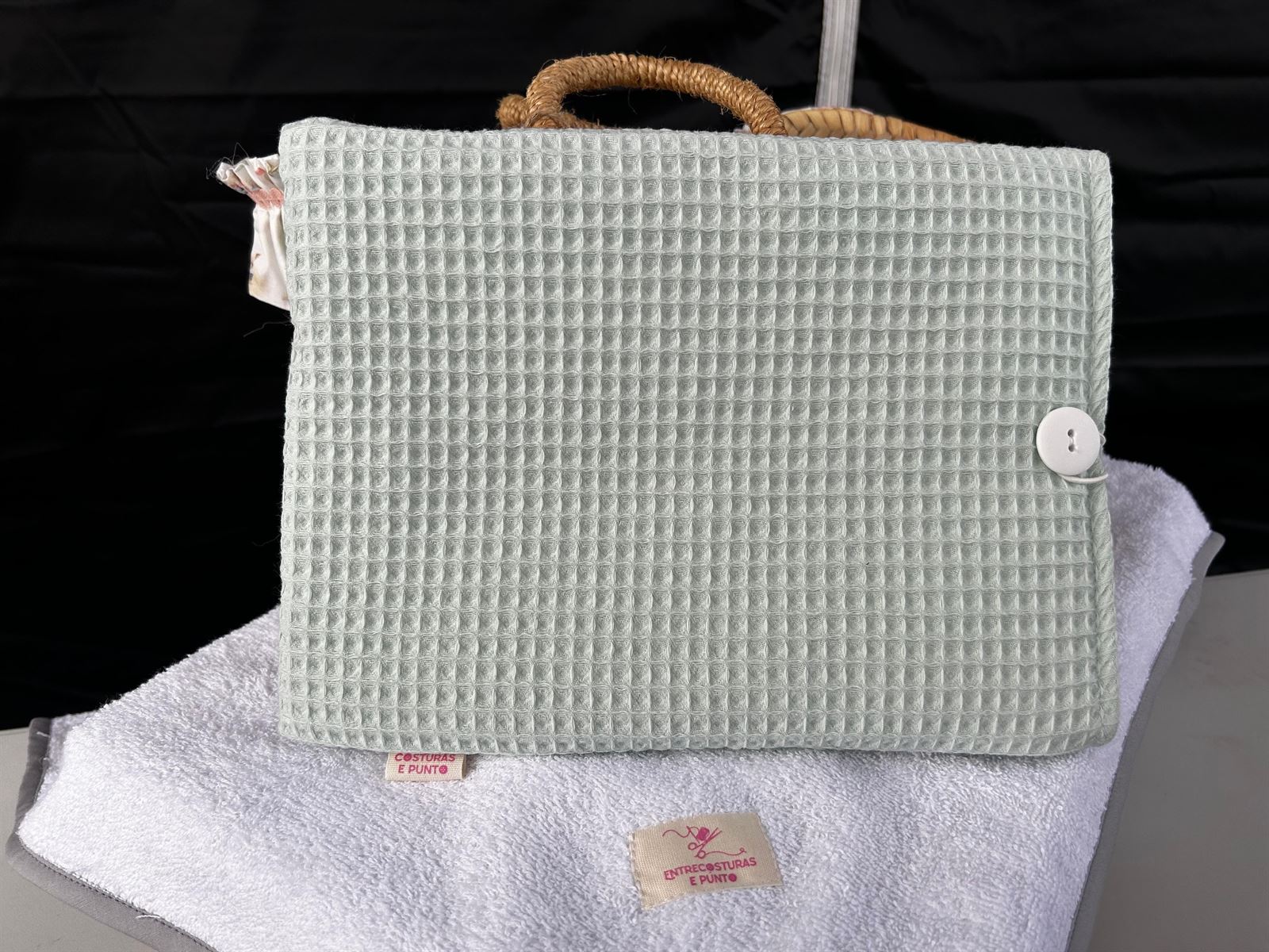 Funda Acolchada para Libros y Ebooks - Tejido Gofre Verde Menta - Imagen 1