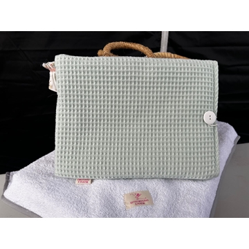 Funda Acolchada para Libros y Ebooks - Tejido Gofre Verde Menta - Imagen 1