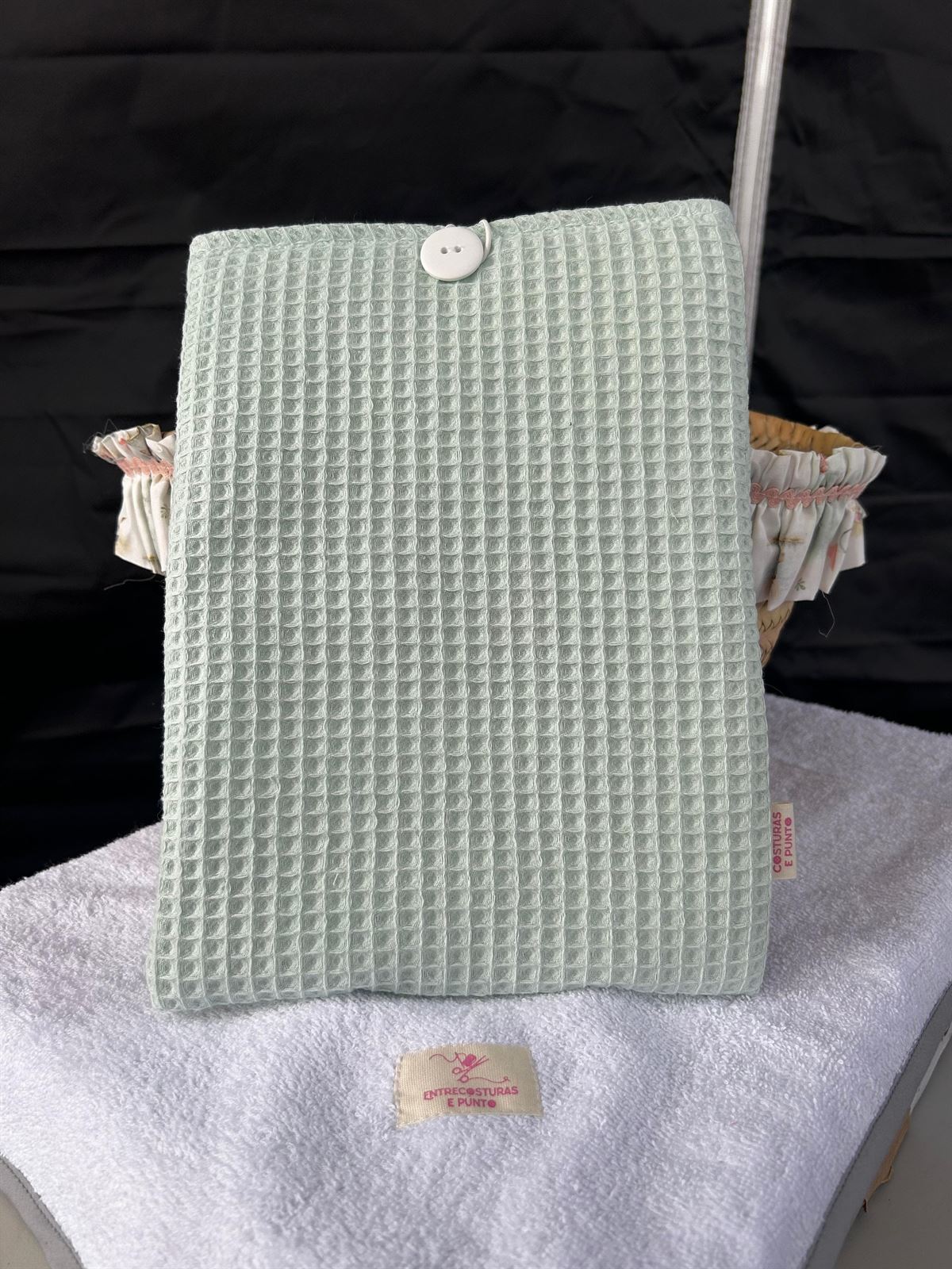 Funda Acolchada para Libros y Ebooks - Tejido Gofre Verde Menta - Imagen 2