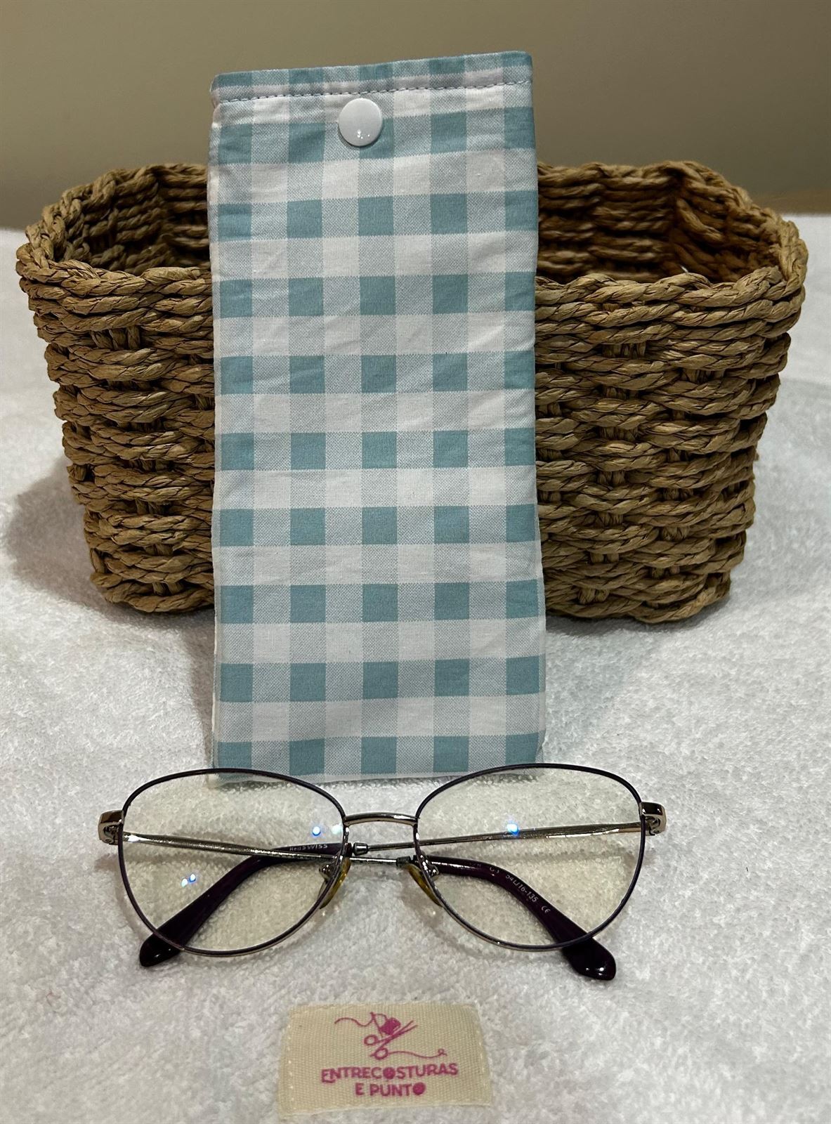 Funda de Gafas Artesanal – Cuadros Vichy Azul Pastel - Imagen 1