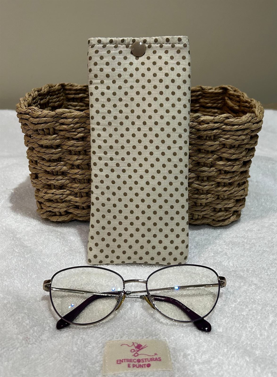 Funda de Gafas Artesanal – Topos Beige y Marrón - Imagen 2