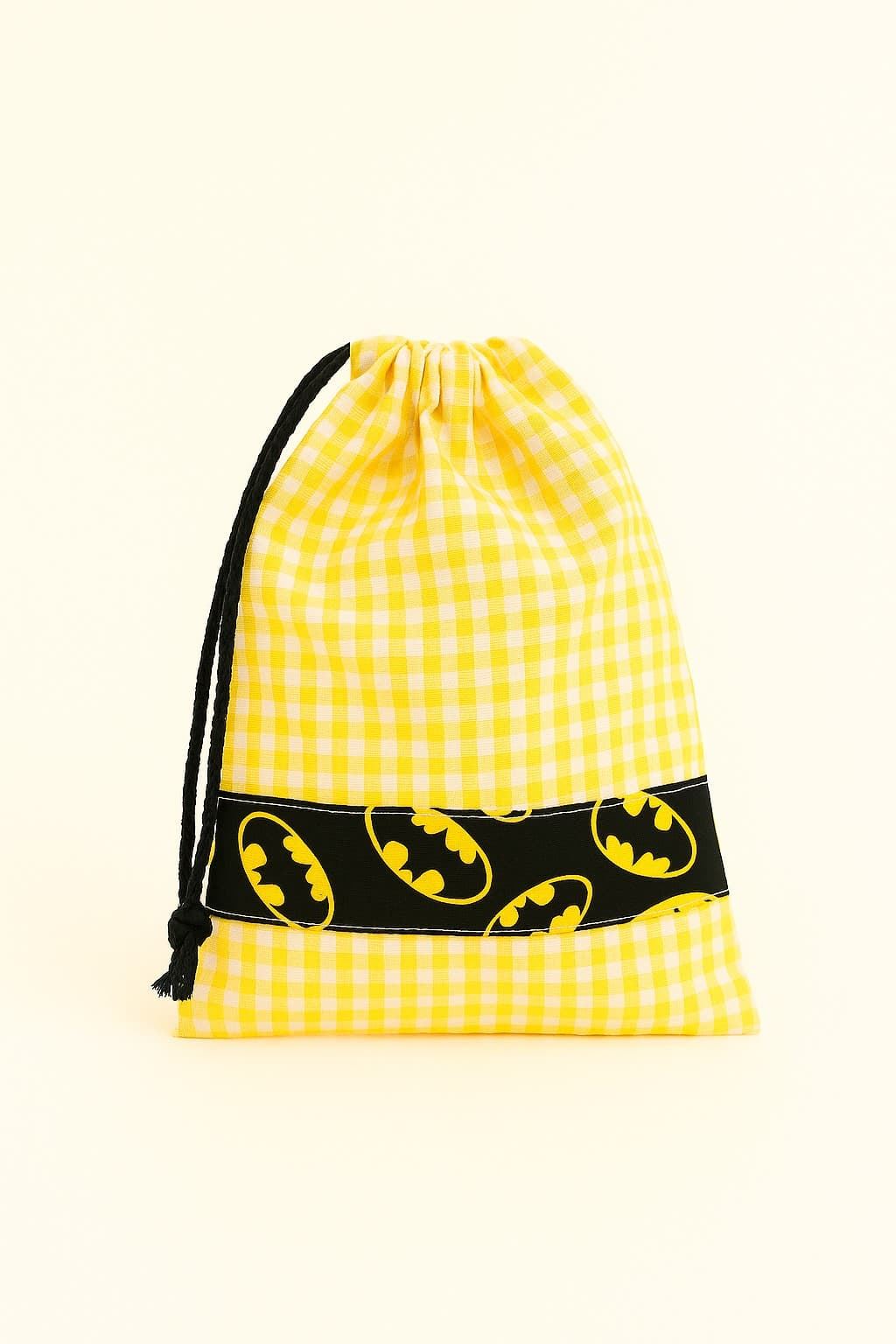 MANDILON + BOLSA VUELTA AL COLE - Mandilón y Bolsa Infantil Batman Amarillo a Cuadros - Imagen 3