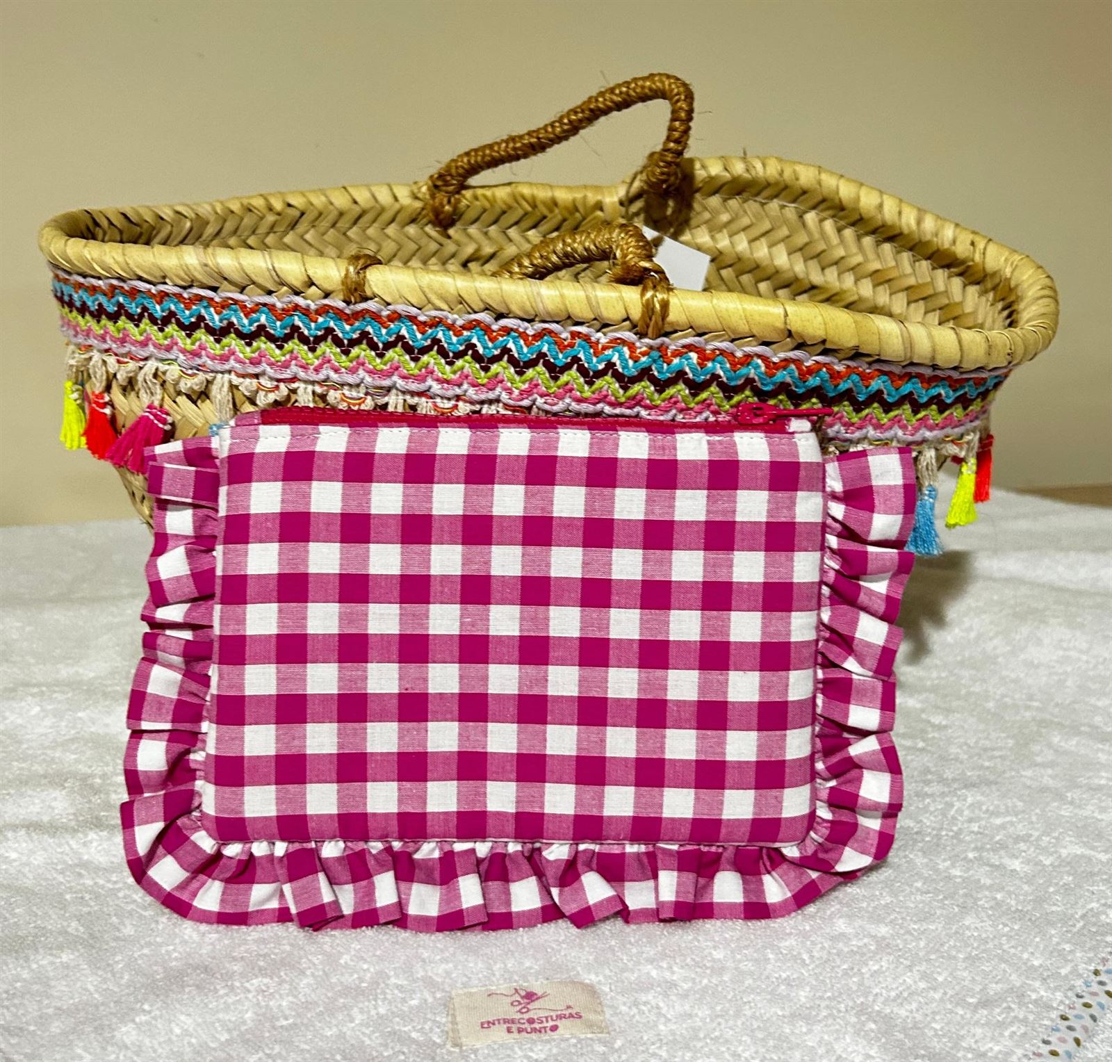 Neceser Artesanal – Cuadros Vichy Fucsia con Volantes - Imagen 1