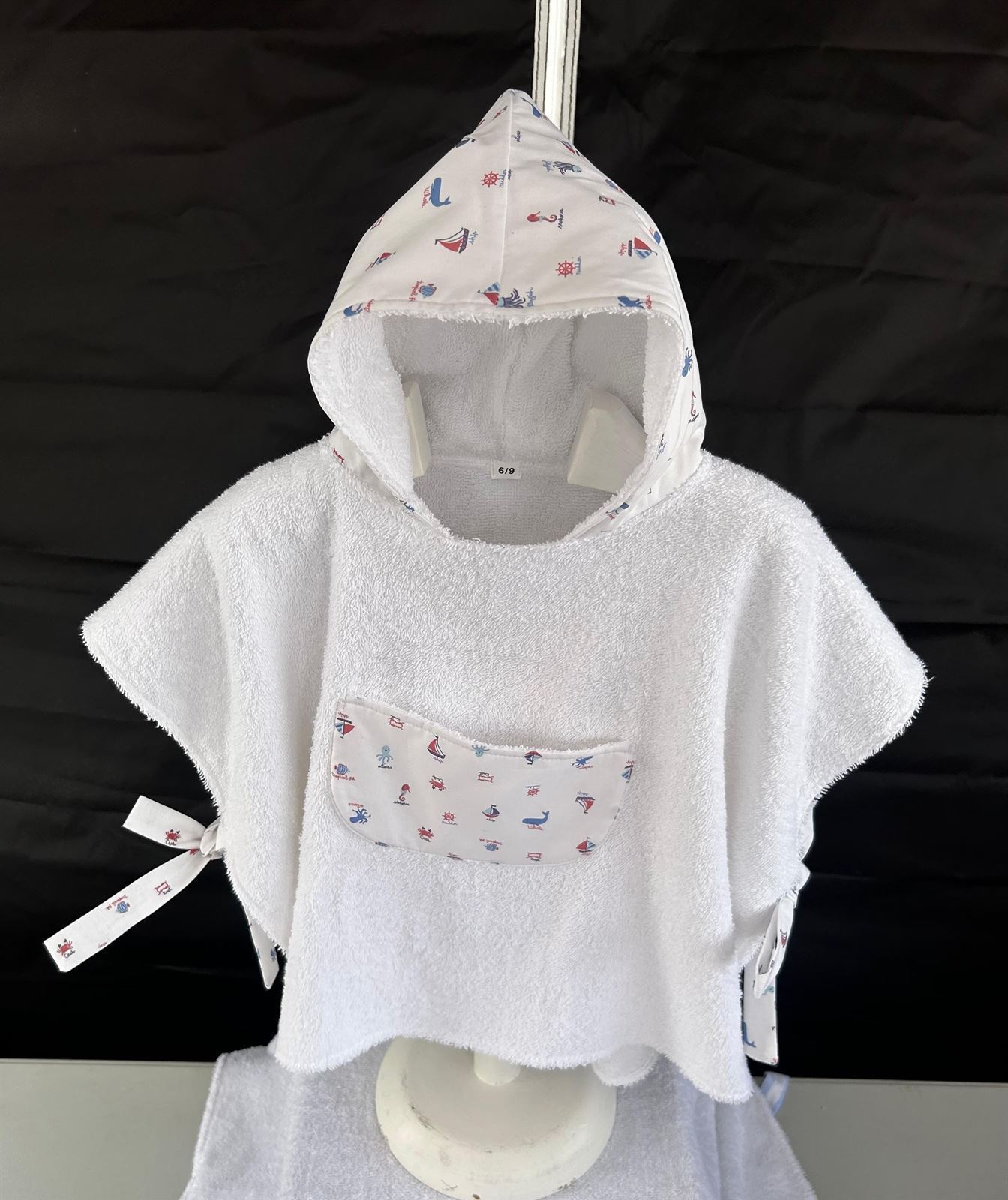 Poncho de Baño Infantil Artesanal – Colección Náutica - Imagen 1