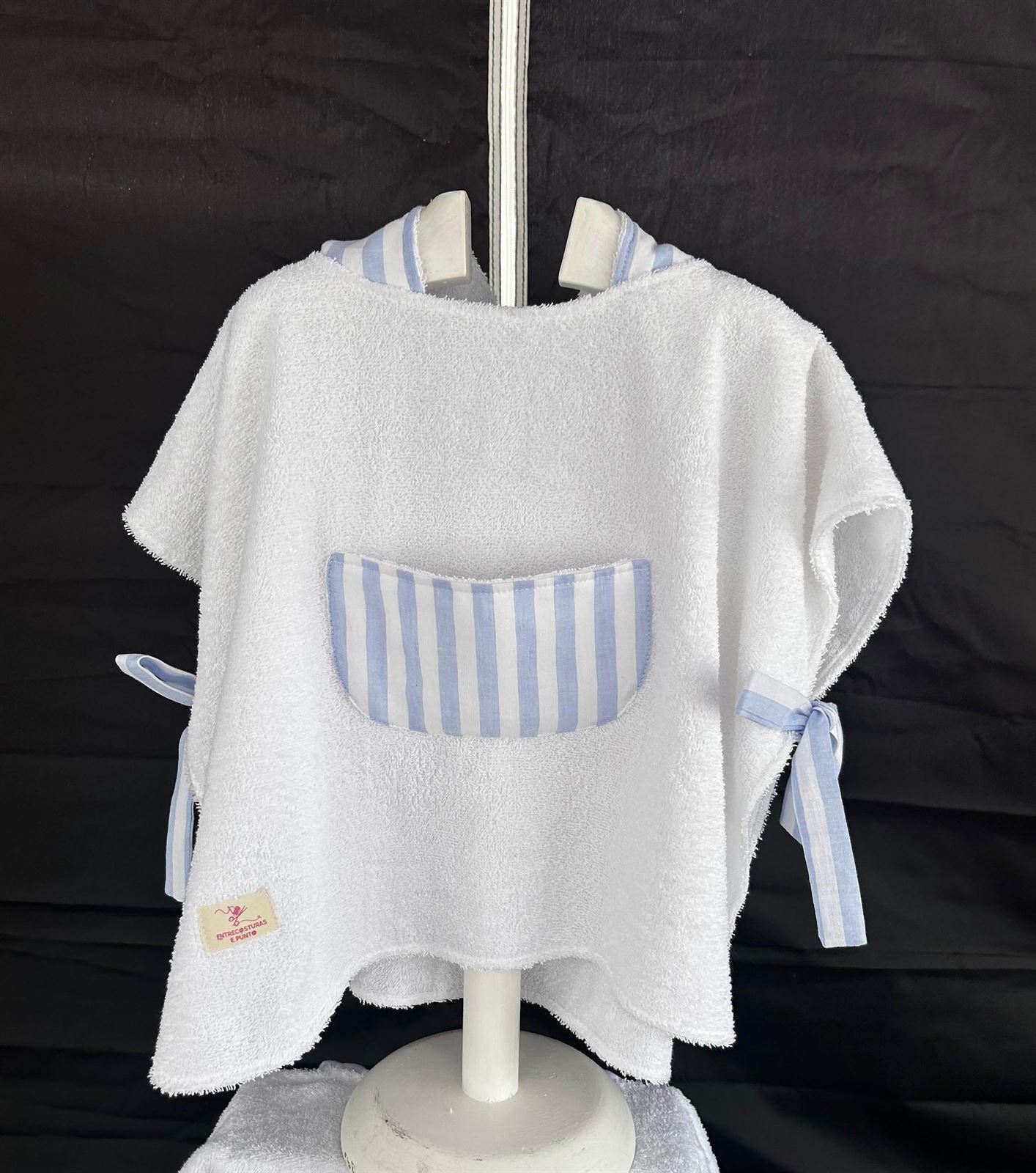 Poncho de Baño Infantil Artesanal – Suavidad y Estilo - Imagen 1